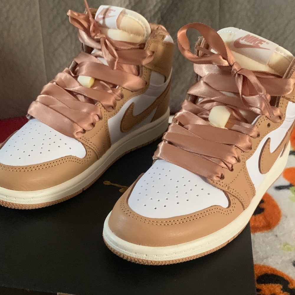 Jordan 1 Retro High OG. Little Girl Size 1